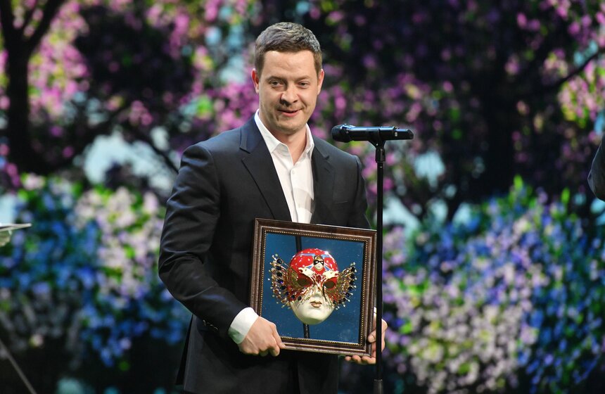 Художник по свету Иван Виноградов, получивший награду в номинации "Лучшая работа художника по свету в драматическом театре" за работу "Петровы в гриппе" ("Гоголь-центр", Москва)