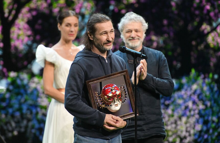 Художник-постановщик Виктор Антонов, получивший награду в номинации "Лучшая работа художника в кукольном спектакле" за работу "Пегий пес, бегущий краем моря" (Театр кукол, Рязань)