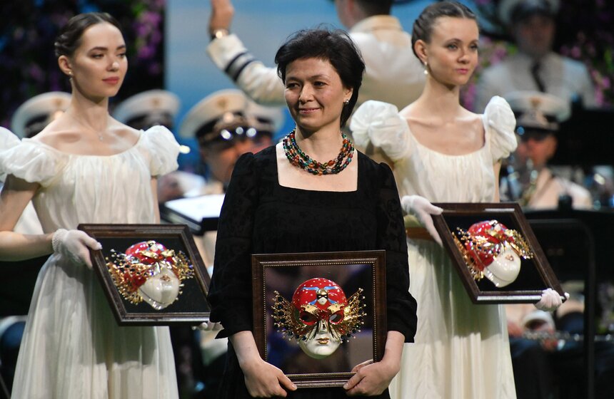 Анна Викторова вручила премии в номинации "Куклы"