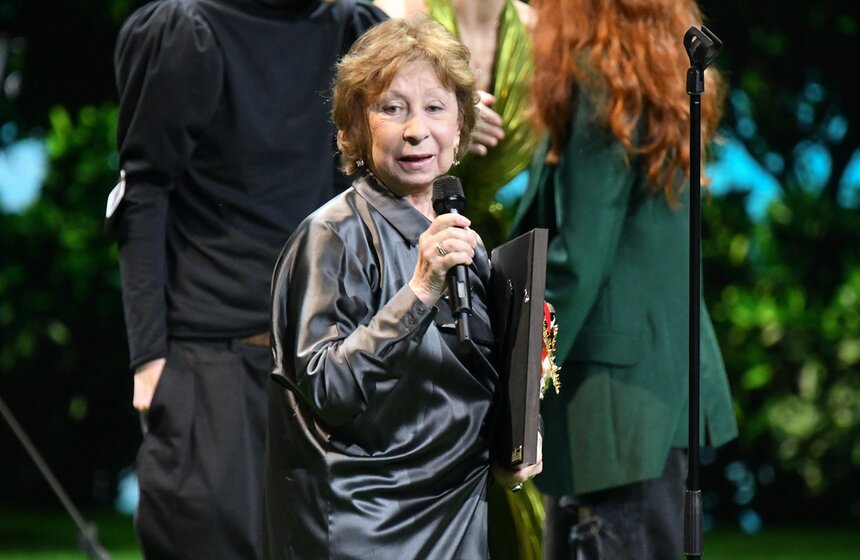 Актриса Лия Ахеджакова, получившая премию в номинации "Лучший спектакль в драме, большая форма" за работу "Сказка про последнего ангела" (Театр Наций, Москва)