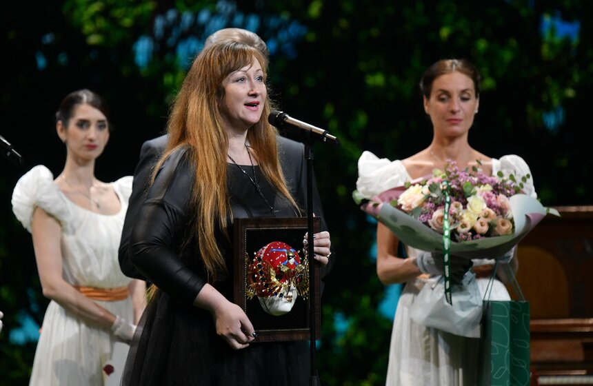 Актриса Анна Антонова, ставшая лауреатом премии в номинации "Лучшая женская роль в драме" за работу "Экстремалы" ("Чехов-центр", Южно-Сахалинск)