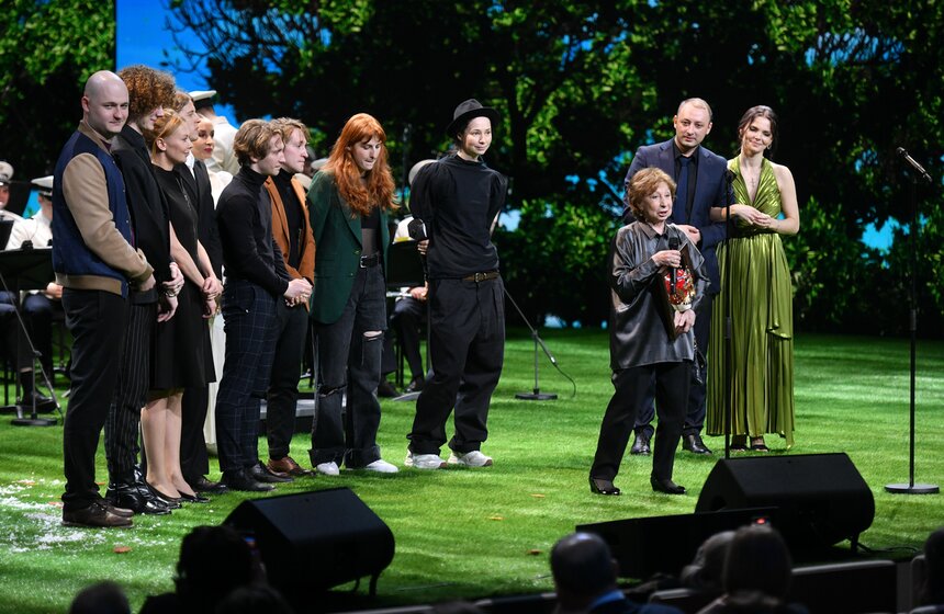 В концертном зале "Зарядье" прошла церемония вручения "Золотой маски" 2021 года 47 фото