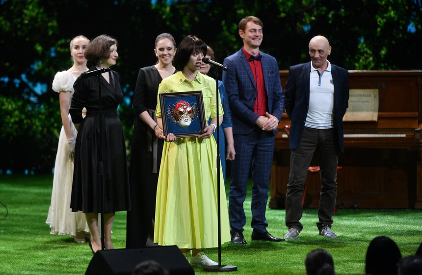 Драматический театр, Шарыпово награжден "За точность художественных средств и ясность театрального высказывания" в спектакле «Я нанял убийцу»