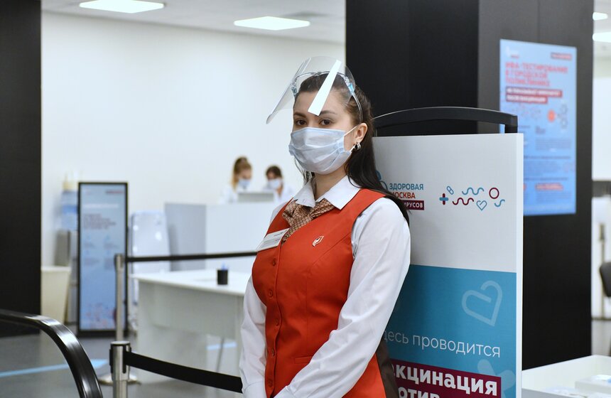 В ЦУМе заработала выездная бригада вакцинации от коронавируса 2 фото