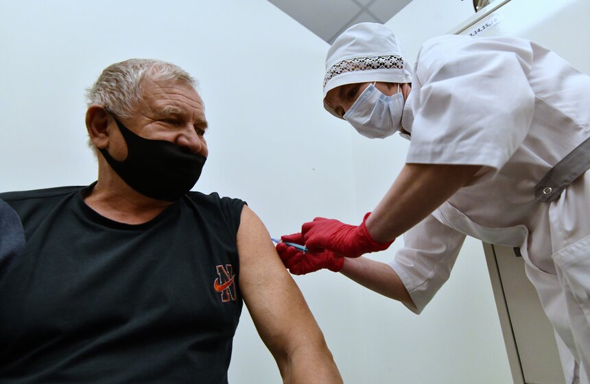 В ЦУМе заработала выездная бригада вакцинации от коронавируса 10 фото