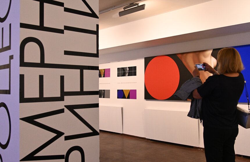 В Москве открылась выставка Анастасии Ларионовой "Метод [-1]" 8 фото