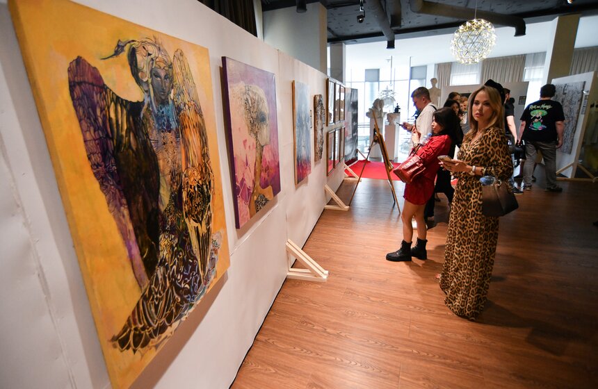 В ArtNovi Space открылась выставка современного искусства Arts&Fashion Week 2021 2 фото