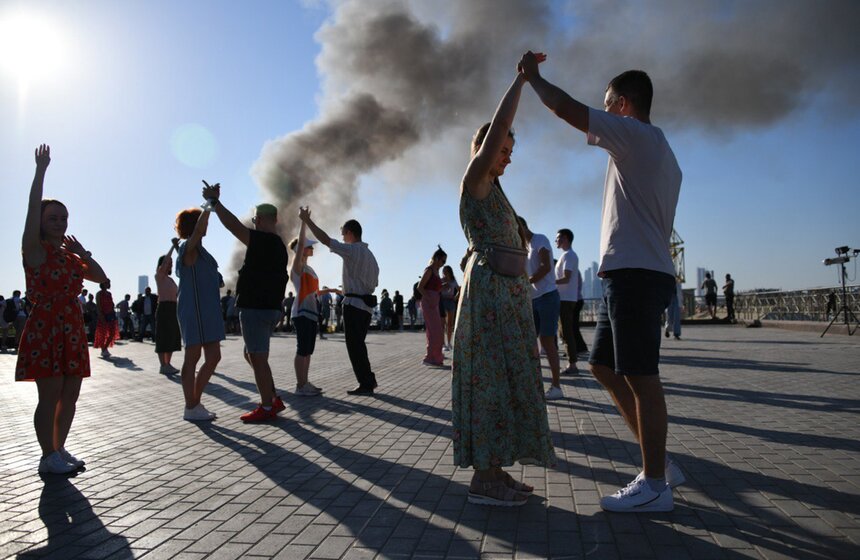 На Лужнецкой набережной произошел пожар 9 фото