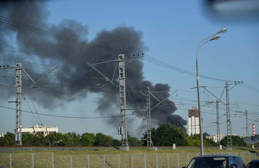 На Лужнецкой набережной произошел пожар 5 фото