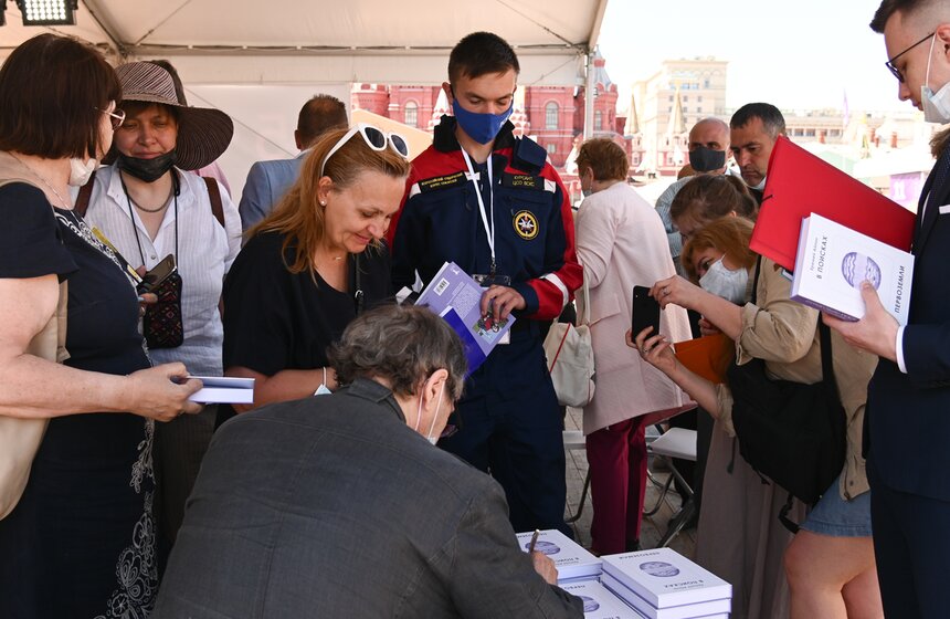В Москве открылся книжный фестиваль "Красная площадь" 9 фото