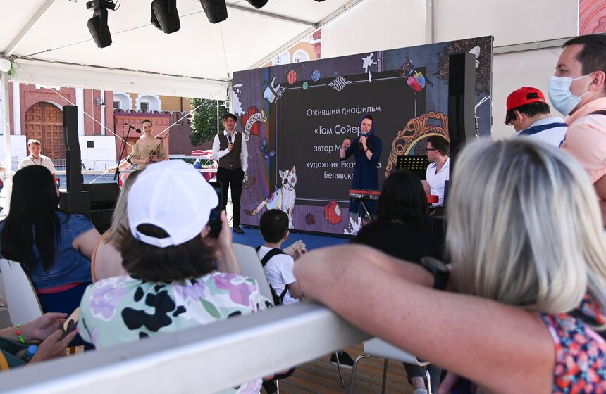 В Москве открылся книжный фестиваль "Красная площадь" 10 фото