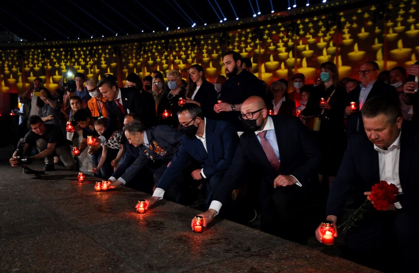 В Москве прошла акция "Свеча памяти" к 80-летию с начала ВОВ 13 фото