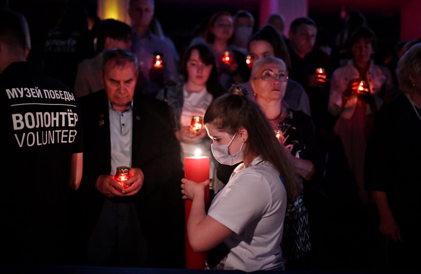 В Москве прошла акция "Свеча памяти" к 80-летию с начала ВОВ 10 фото