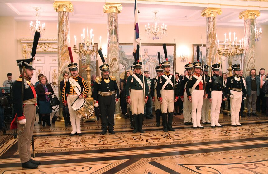 В "Царицыно" открылась выставка "Под сенью двуглавых орлов" 22 фото