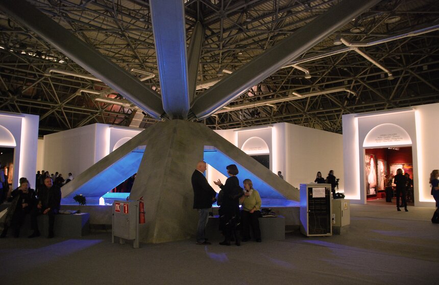 Международный салон изящных искусств проходит в Москве 14 фото