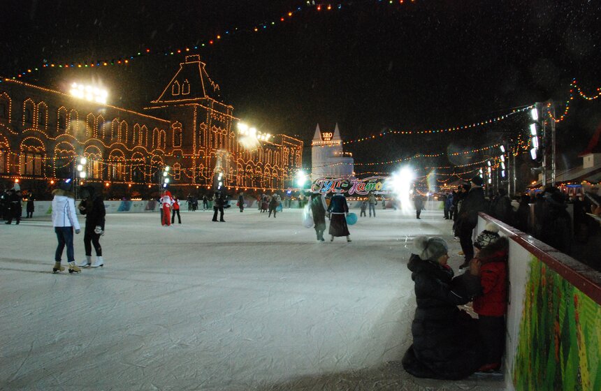 На Красной площади открылся главный каток столицы 12 фото