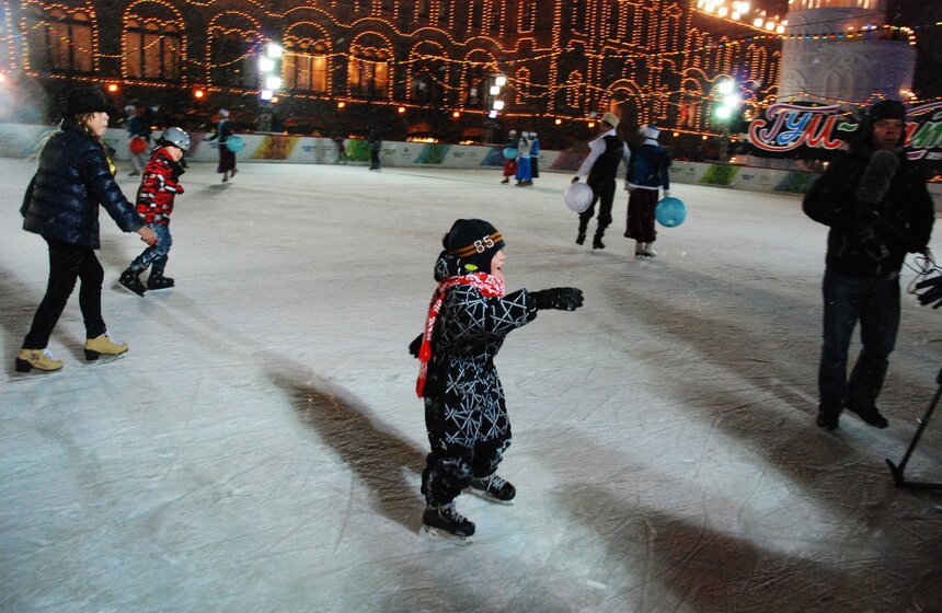 На Красной площади открылся главный каток столицы 5 фото