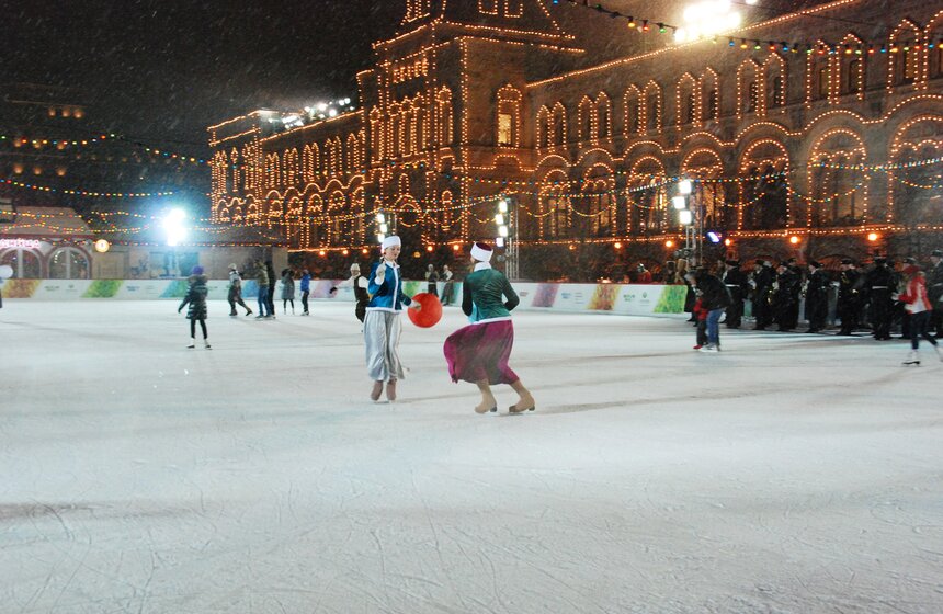 На Красной площади открылся главный каток столицы 7 фото