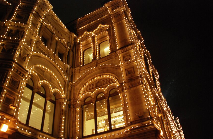 В Москве проходит выставка "120 лет ГУМовской моды" 1 фото