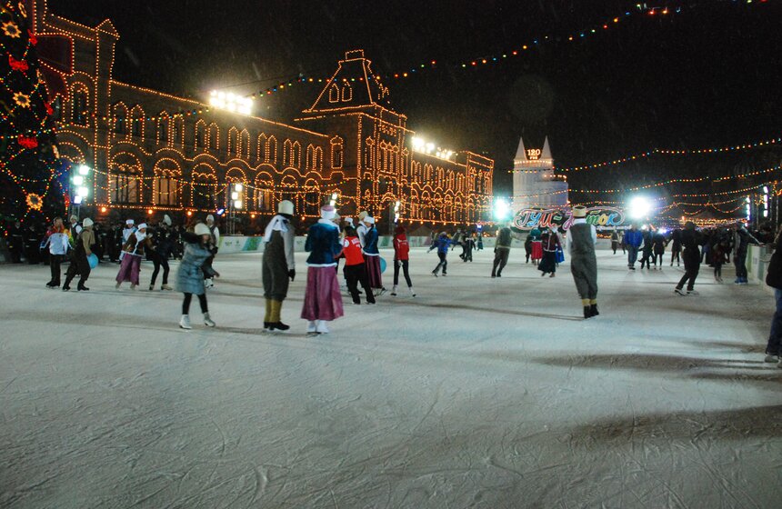 На Красной площади открылся главный каток столицы 13 фото