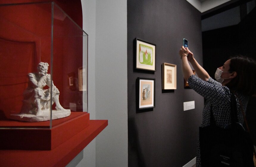 В Москве открылась выставка "Маленькое" искусство" 12 фото