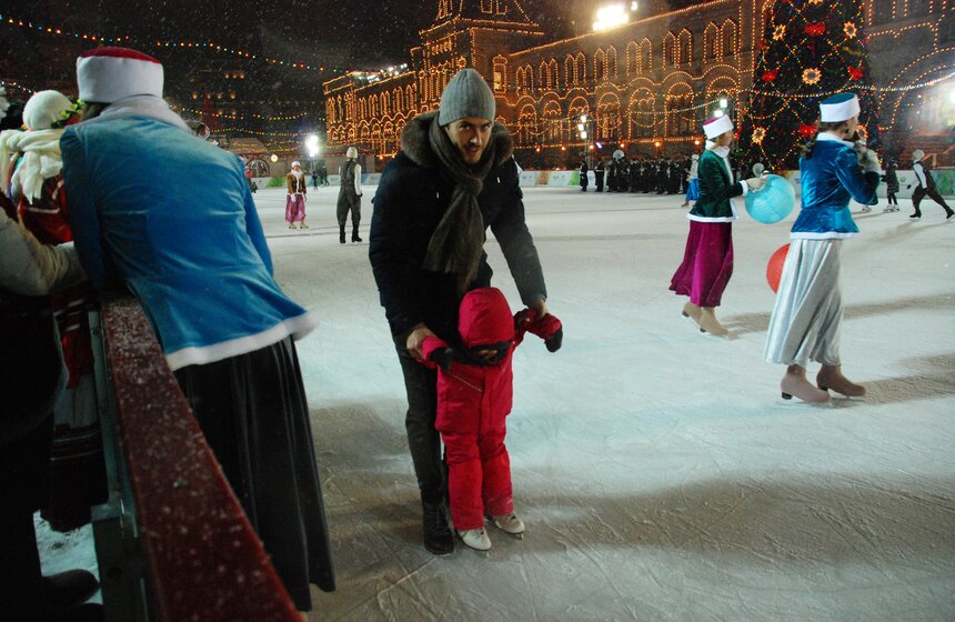 На Красной площади открылся главный каток столицы 2 фото