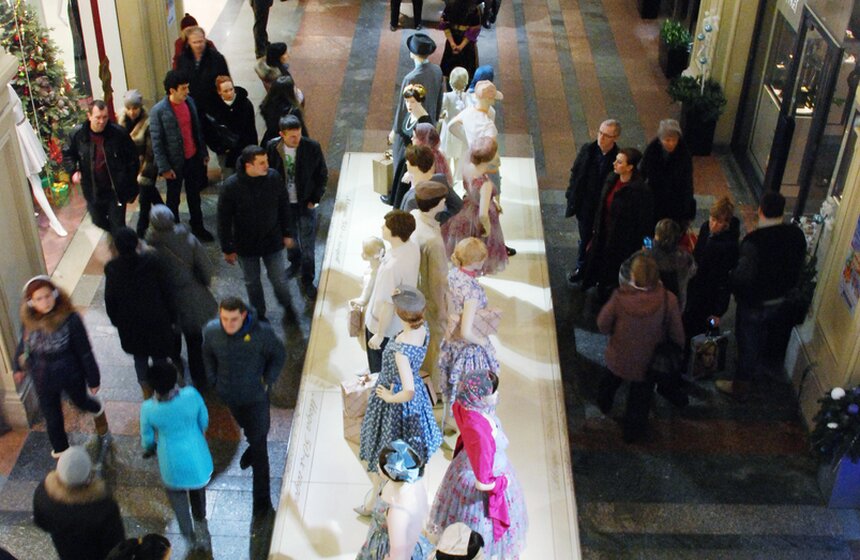 В Москве проходит выставка "120 лет ГУМовской моды" 20 фото