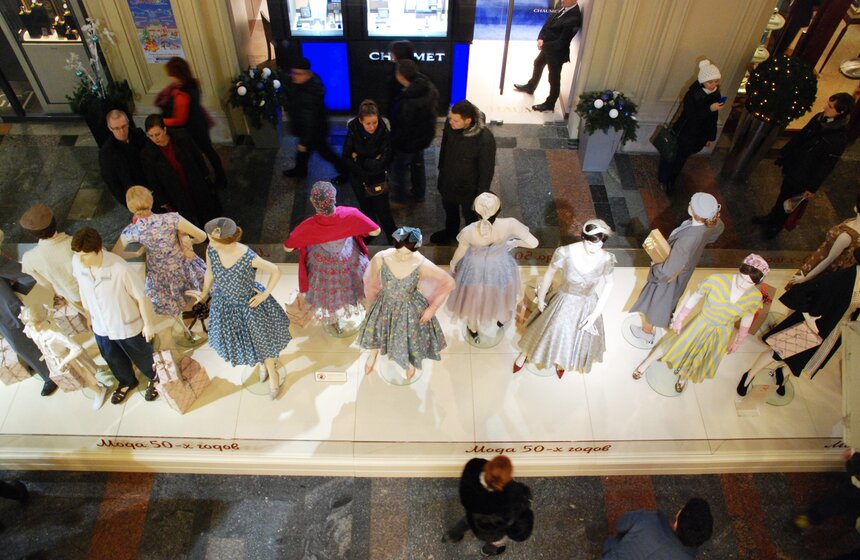 В Москве проходит выставка "120 лет ГУМовской моды" 21 фото