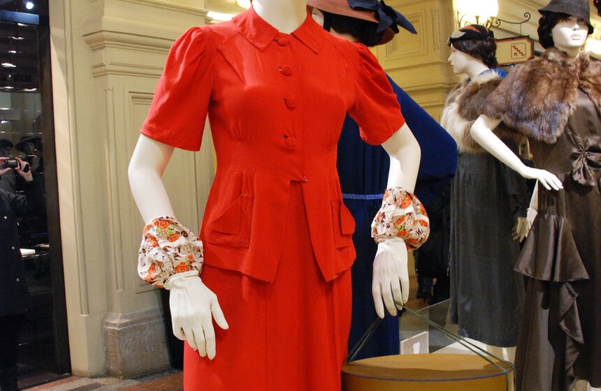 В Москве проходит выставка "120 лет ГУМовской моды" 8 фото