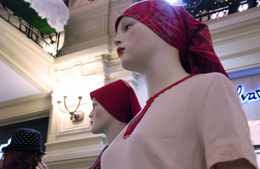 В Москве проходит выставка "120 лет ГУМовской моды" 2 фото