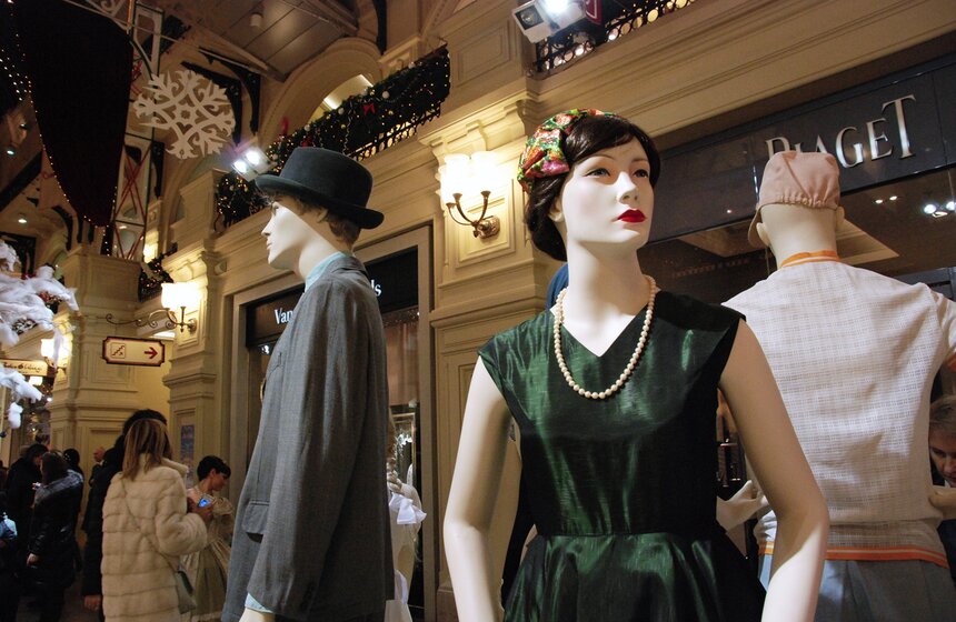 В Москве проходит выставка "120 лет ГУМовской моды" 7 фото