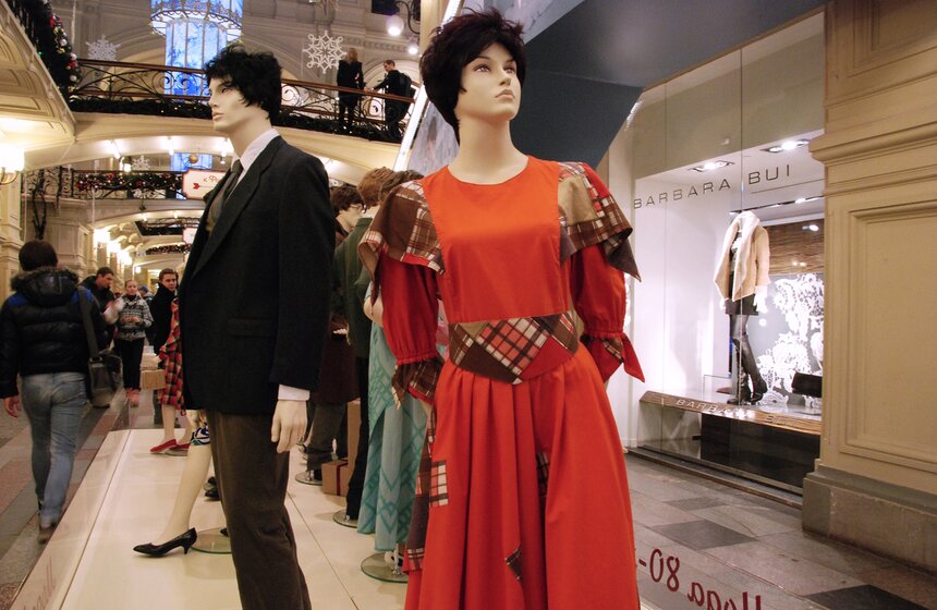 В Москве проходит выставка "120 лет ГУМовской моды" 17 фото