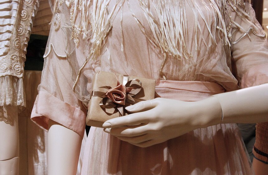 В Москве проходит выставка "120 лет ГУМовской моды" 12 фото