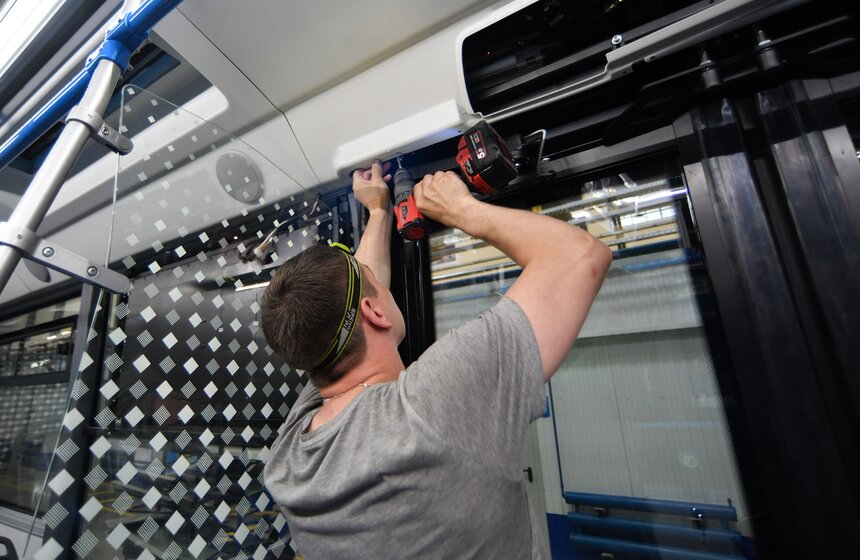 Москвичам показали, как собирают новые электробусы 4 фото