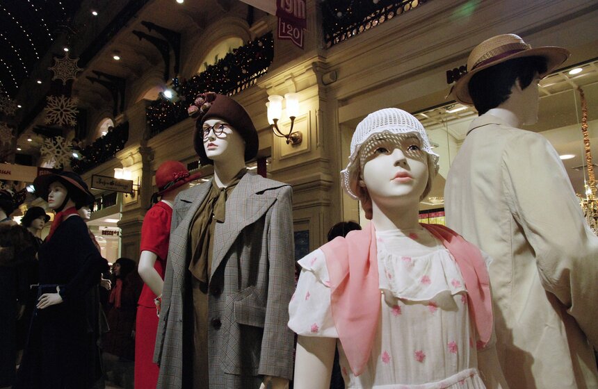 В Москве проходит выставка "120 лет ГУМовской моды" 10 фото