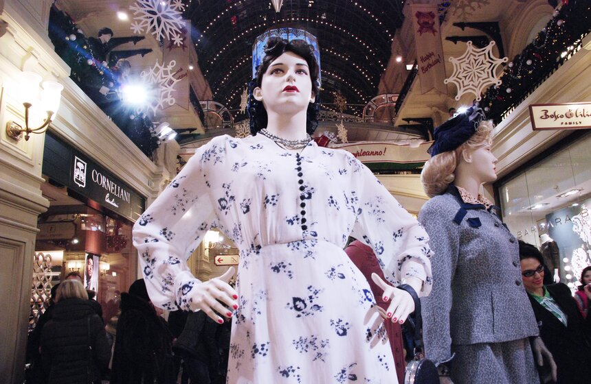 В Москве проходит выставка "120 лет ГУМовской моды" 14 фото