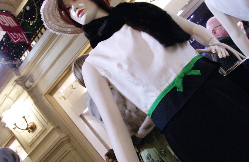 В Москве проходит выставка "120 лет ГУМовской моды" 16 фото