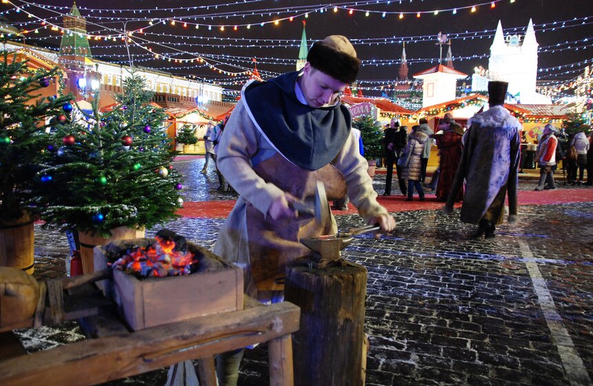 На Красной площади открылась Рождественская ярмарка 13 фото