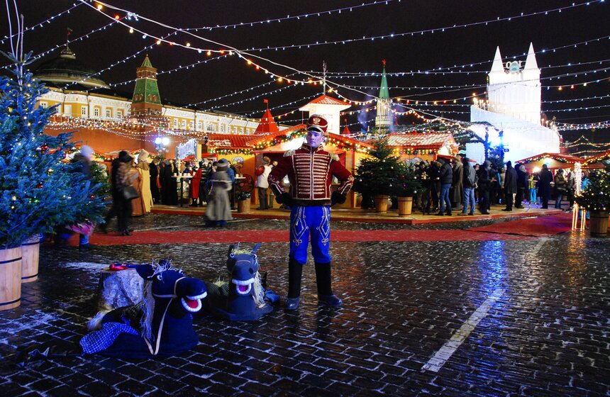 На Красной площади открылась Рождественская ярмарка 18 фото