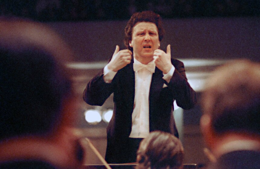 Главный дирижер Большого театра подал в отставку 2 фото