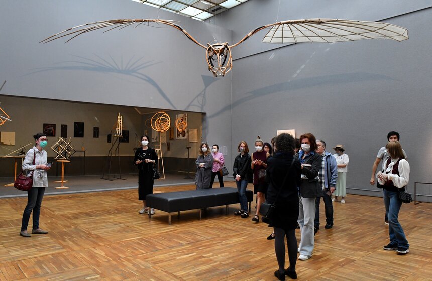 В Новой Третьяковке открылась выставка "Вячеслав Колейчук. Живая линия" 24 фото