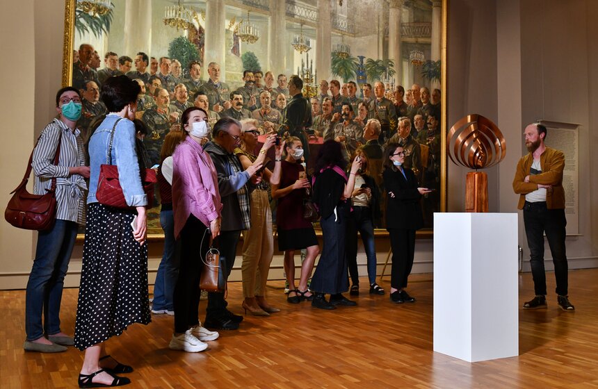 В Новой Третьяковке открылась выставка "Вячеслав Колейчук. Живая линия" 1 фото