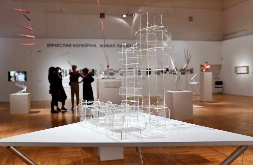 В Новой Третьяковке открылась выставка "Вячеслав Колейчук. Живая линия" 23 фото
