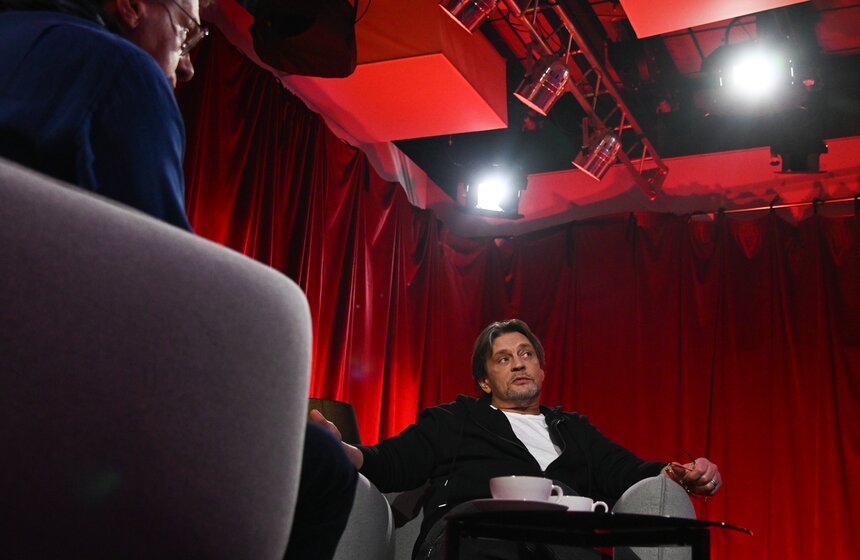 Александр Домогаров дал интервью в рамках программы "Золотая рыбка" 10 фото