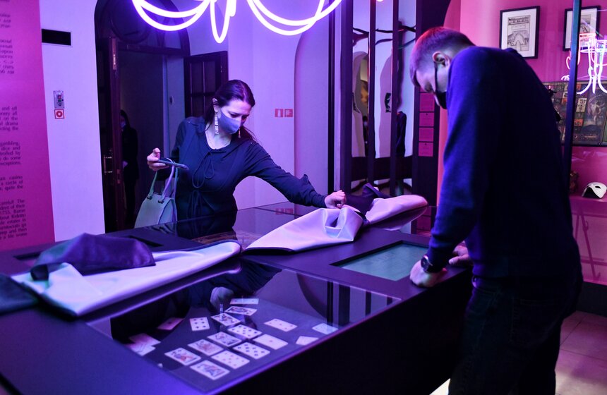 В Царицыне открылась выставка "Под маской Венеции" 8 фото