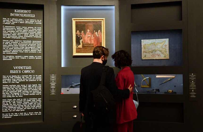 В Царицыне открылась выставка "Под маской Венеции" 21 фото