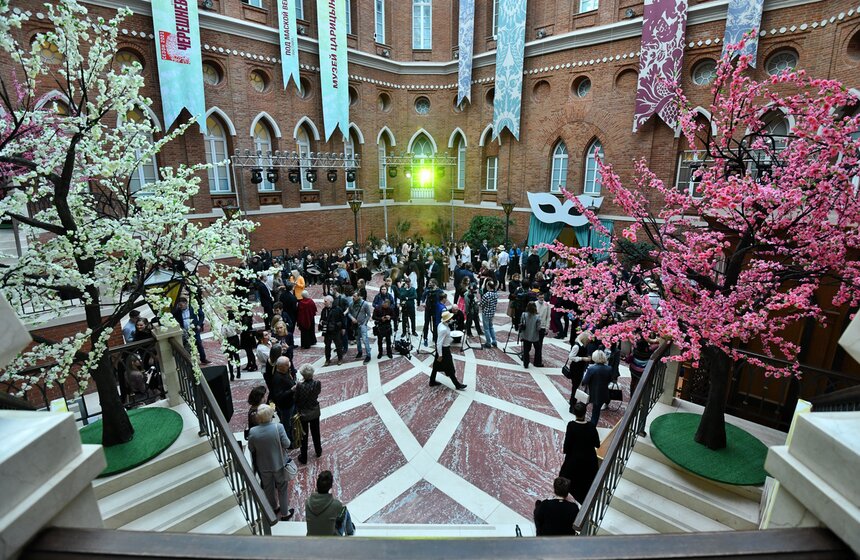 В Царицыне открылась выставка "Под маской Венеции" 1 фото