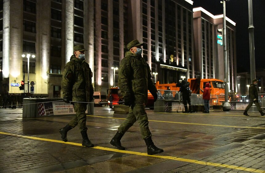 В Москве прошла тренировка водителей военной техники к параду Победы 13 фото