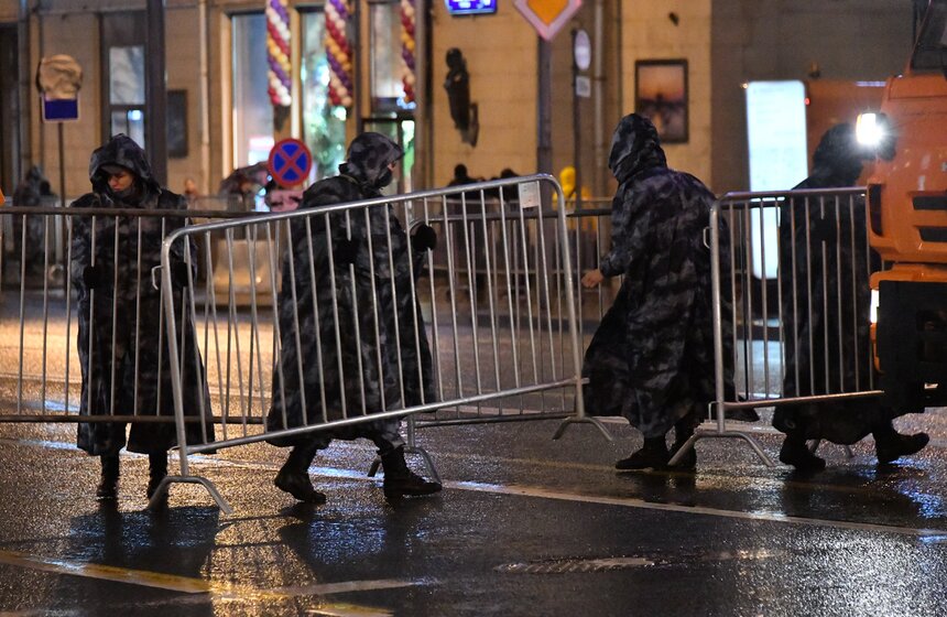 В Москве прошла тренировка водителей военной техники к параду Победы 6 фото