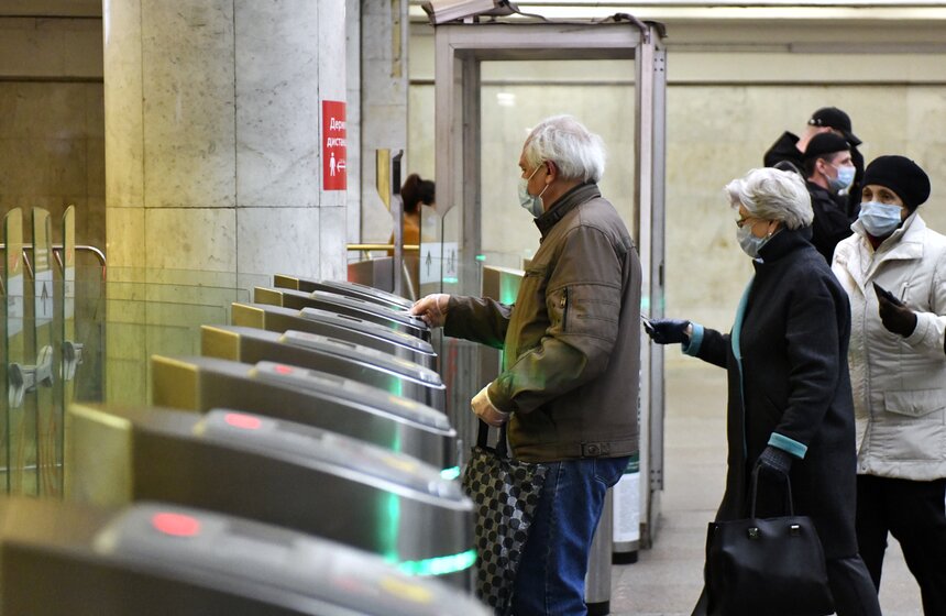 В Москве усилили контроль за ношением масок в метро 9 фото
